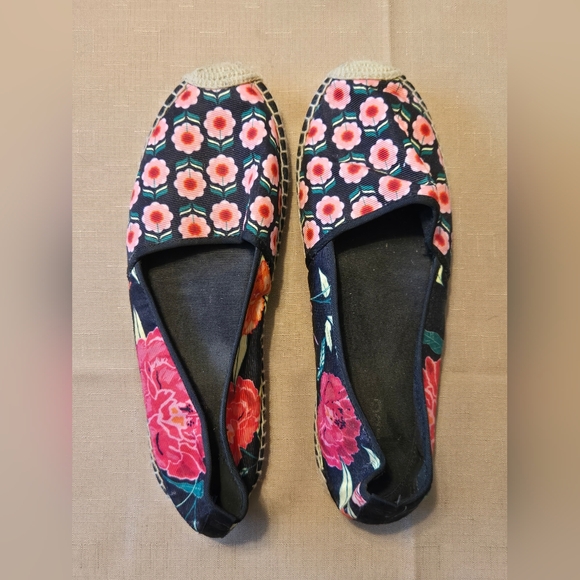 Aldo Shoes - Women's Size 10 Aldo Black and Pink Floral Espadrilles